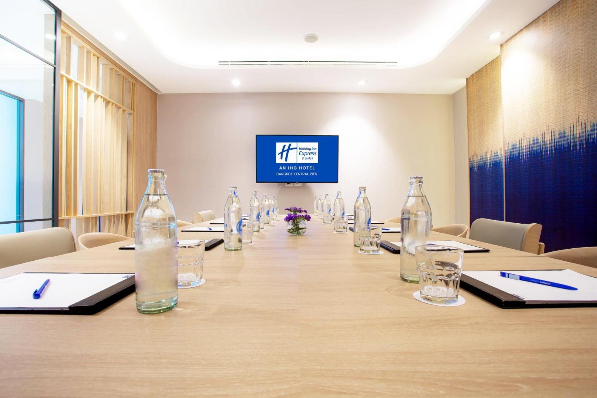 Holiday Inn Express & Suites Bangkok Central Pier By Ihg Exteriér fotografie